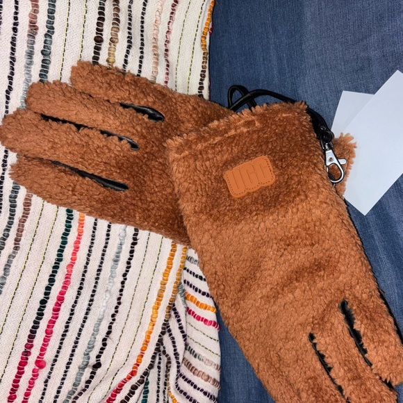 NWT! *UGG* | FLUFF GLOVES | L/XL | HARDWOOD - Picture 2 of 7